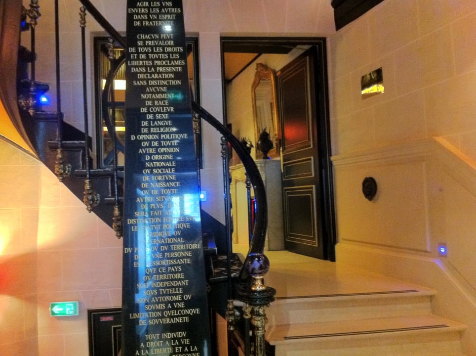 Der Aufgang zur Bar Hotel Mac Mahon