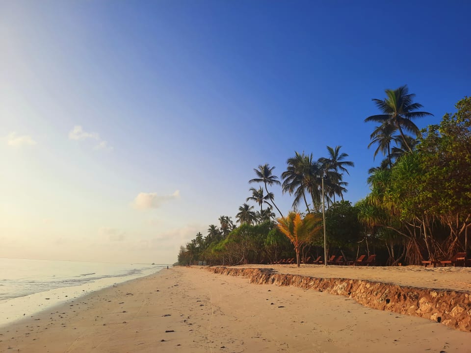 Strand Neptune Pwani Beach Resort & Spa