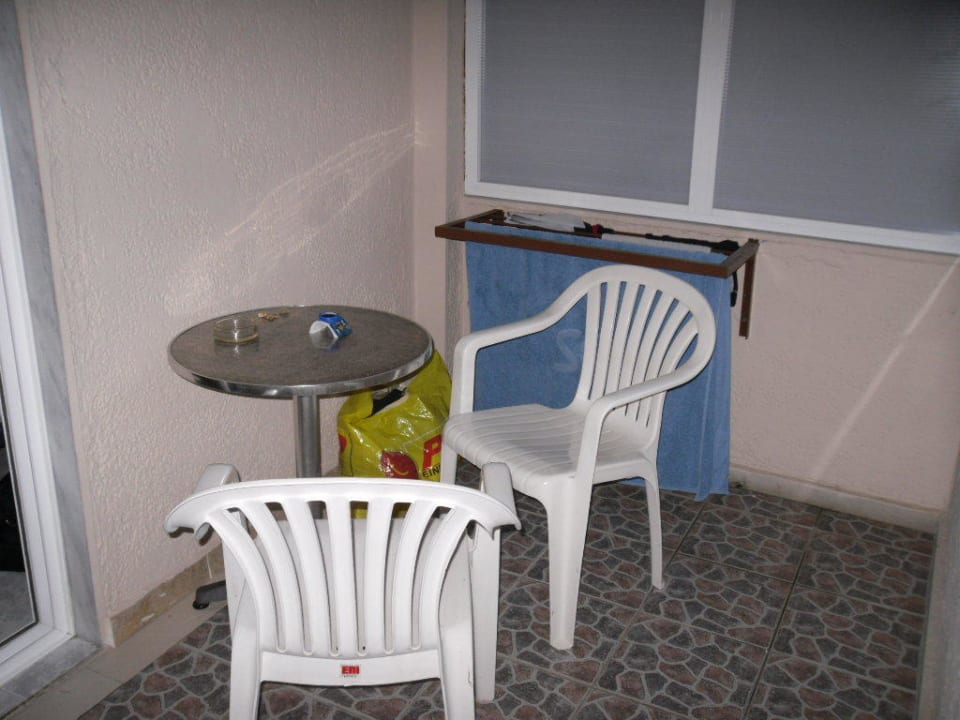 Bild zeigt ca.1/3 des Balkones den wir hatten Hotel Sousouras
