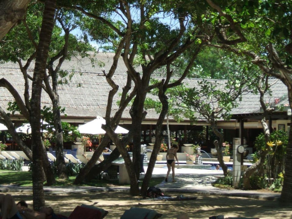 Kleiner Swimming Pool und Restaurant Mercure Resort Sanur