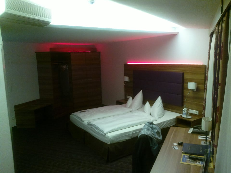 Neu renoviertes Zimmer mit LEDleiste  Best Western Plus Parkhotel Erding