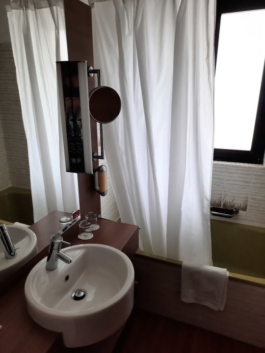 Zimmer H4 Hotel Arcadia Locarno