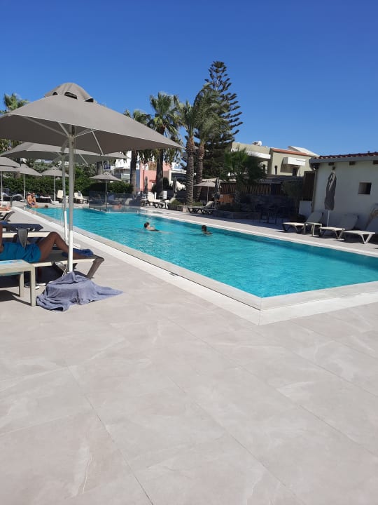 Pool Petousis Hotel & Suites