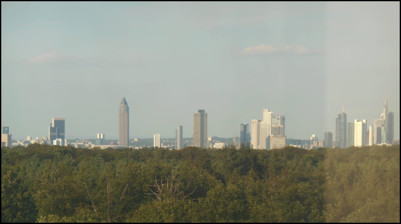 Schöner Ausblick vom Zimmer auf FrankfurterSkyline Hilton Garden Inn Frankfurt Airport