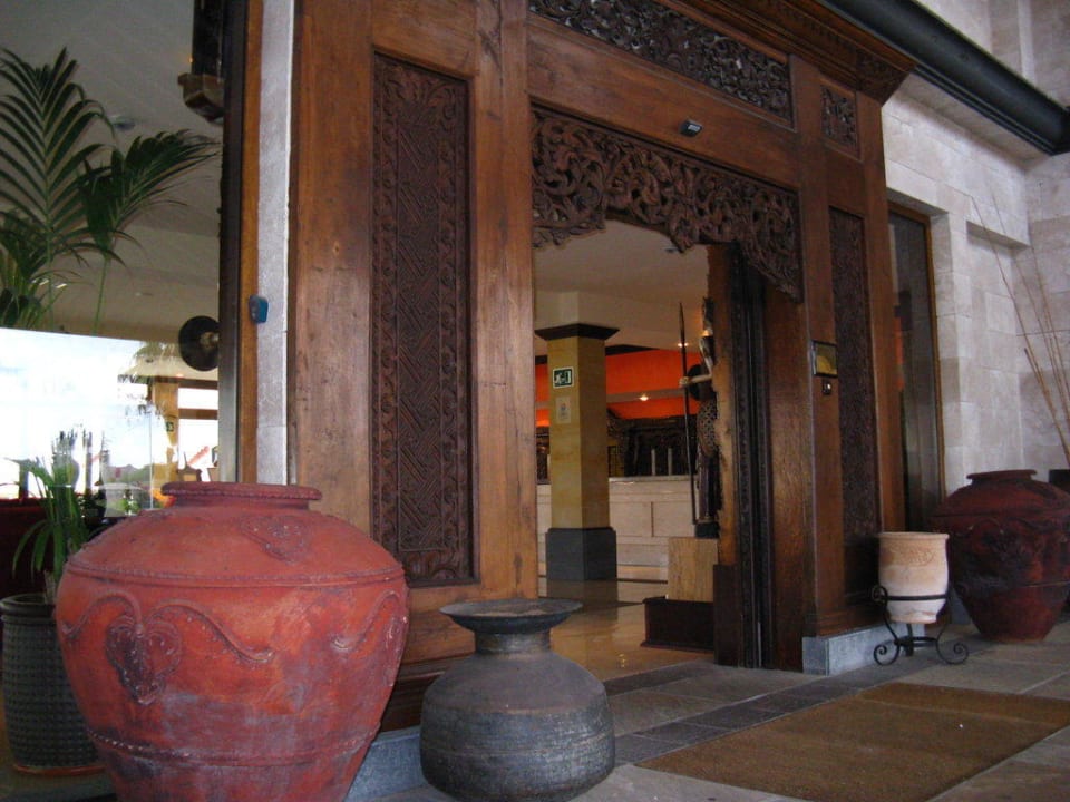 Der Hoteleingang Hotel Regency Country Club