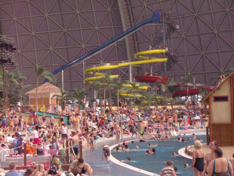 Strand an der Südsee mit Rutschen Tropical Islands Resort