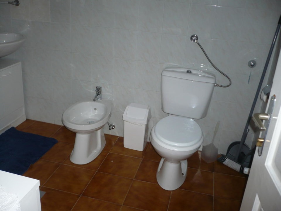 WC der grossen Ferienwohnung Pension Heidi