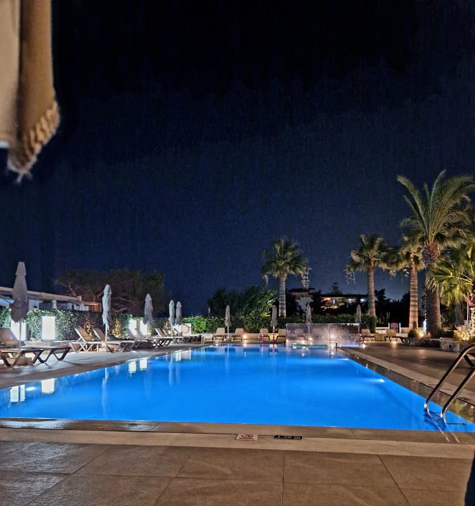 Pool Petousis Hotel & Suites