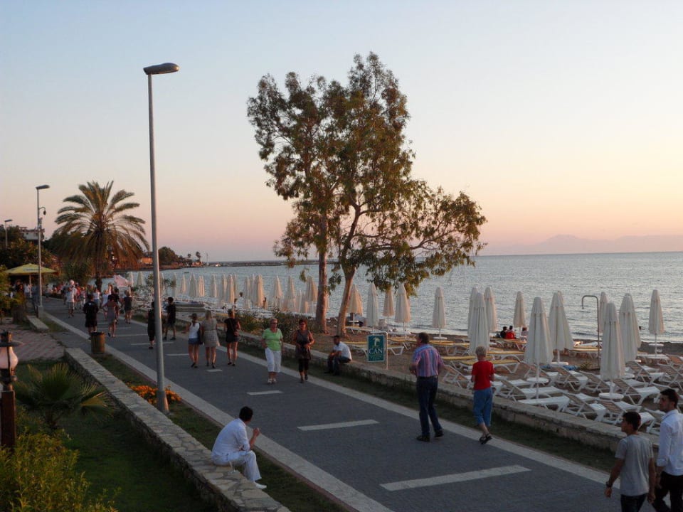 Ausblick von der Terrasse des Hauptrestaurants  Can Garden Beach