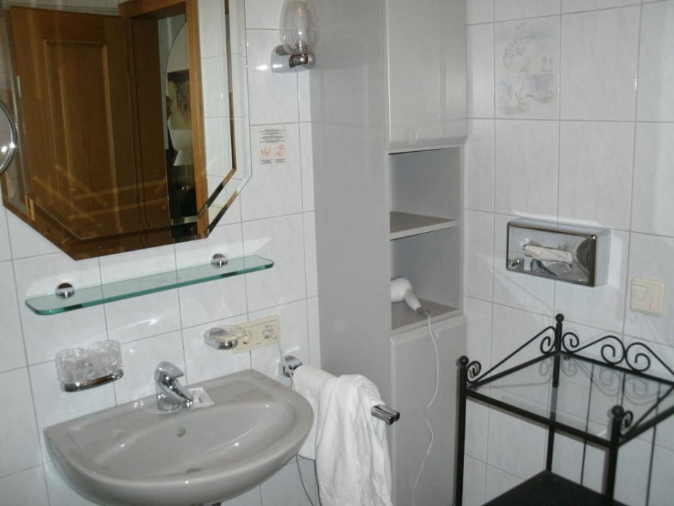 Bad vom Zimmer 217 Haupthaus Hotel Kohlerhof