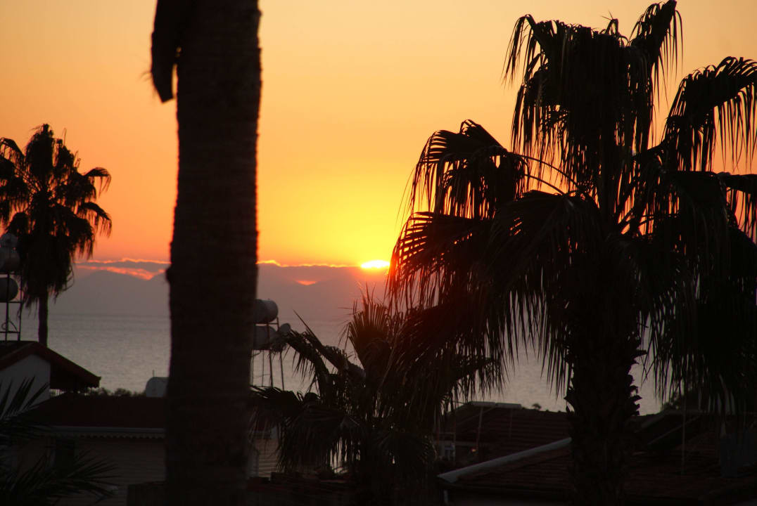 Sonnenuntergang Seaden Corolla Hotel