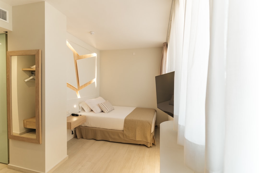 Zimmer The Ibiza Twiins