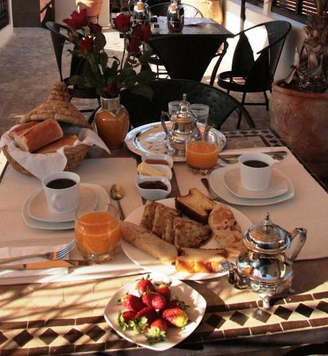 Frühstück auf der Dachterrasse Guest House Riad Diana