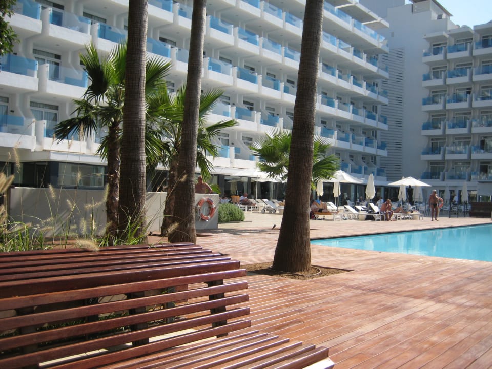 Rund um den Pool Iberostar Waves Bahia de Palma