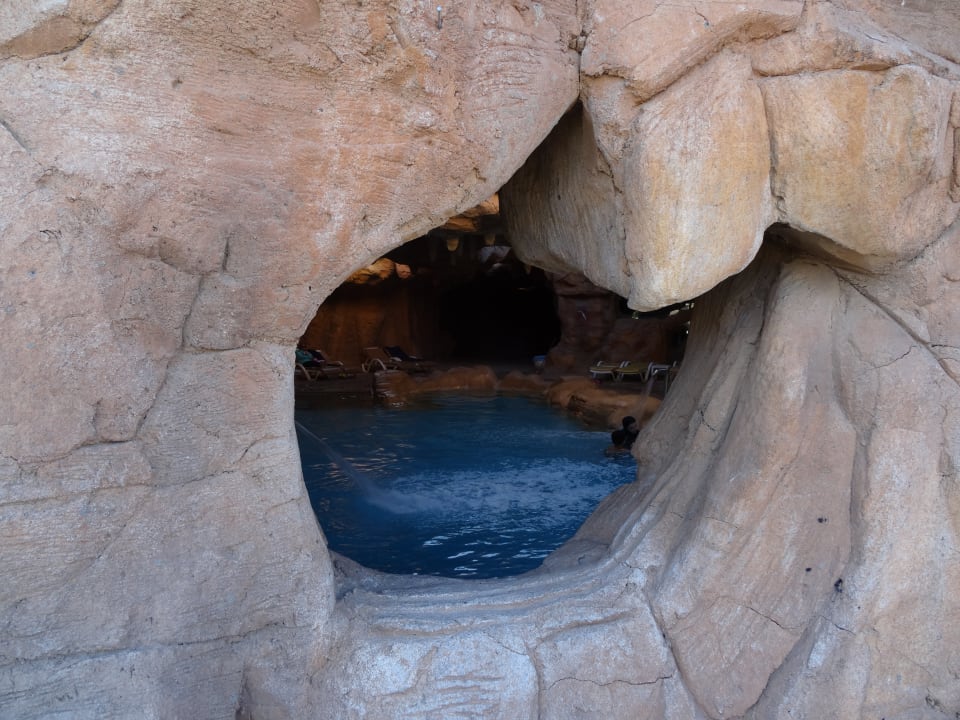 Pool Parrotel Beach Resort