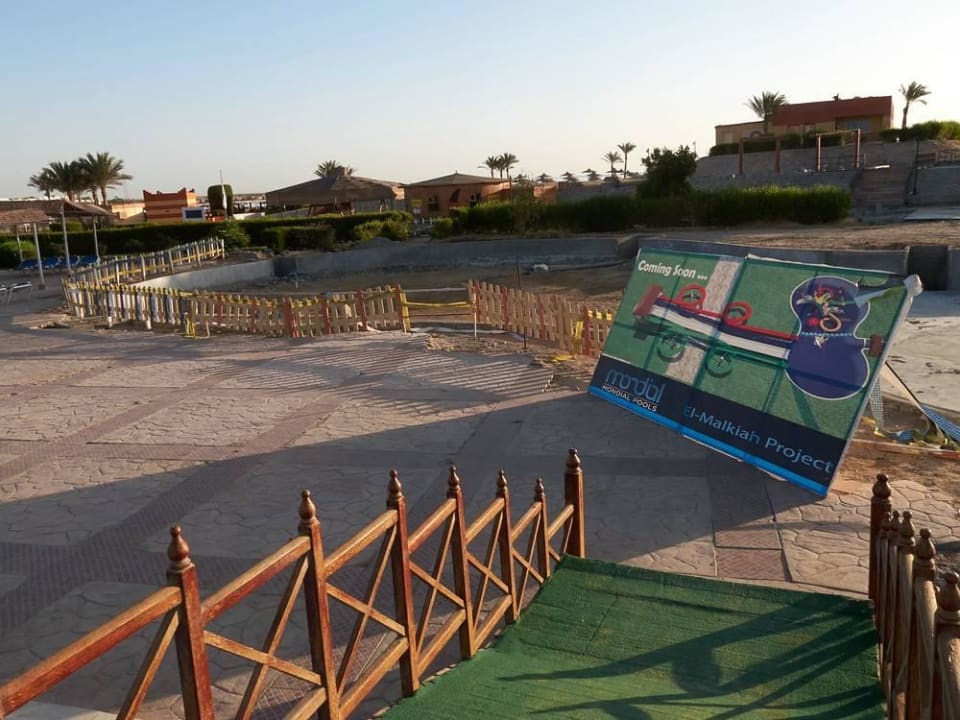 Baustelle Rutschenanlage Malikia Resort Abu Dabbab