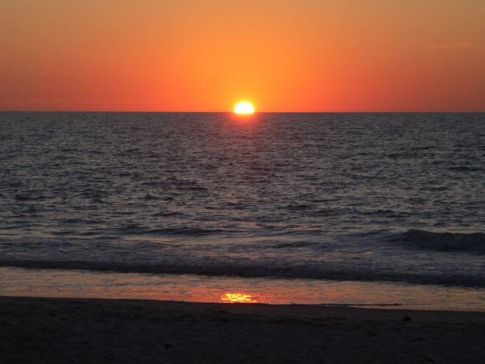 Sonnenuntergang am Strand von Naples Hotel Trianon Old Naples