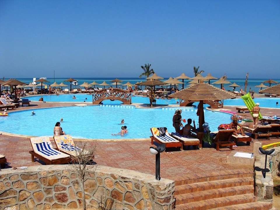 Basen na plaży -hotel Festival Riviera Riviera Aqua Park Resort