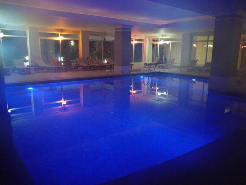 Indoorpool Sealife Buket Resort & Beach