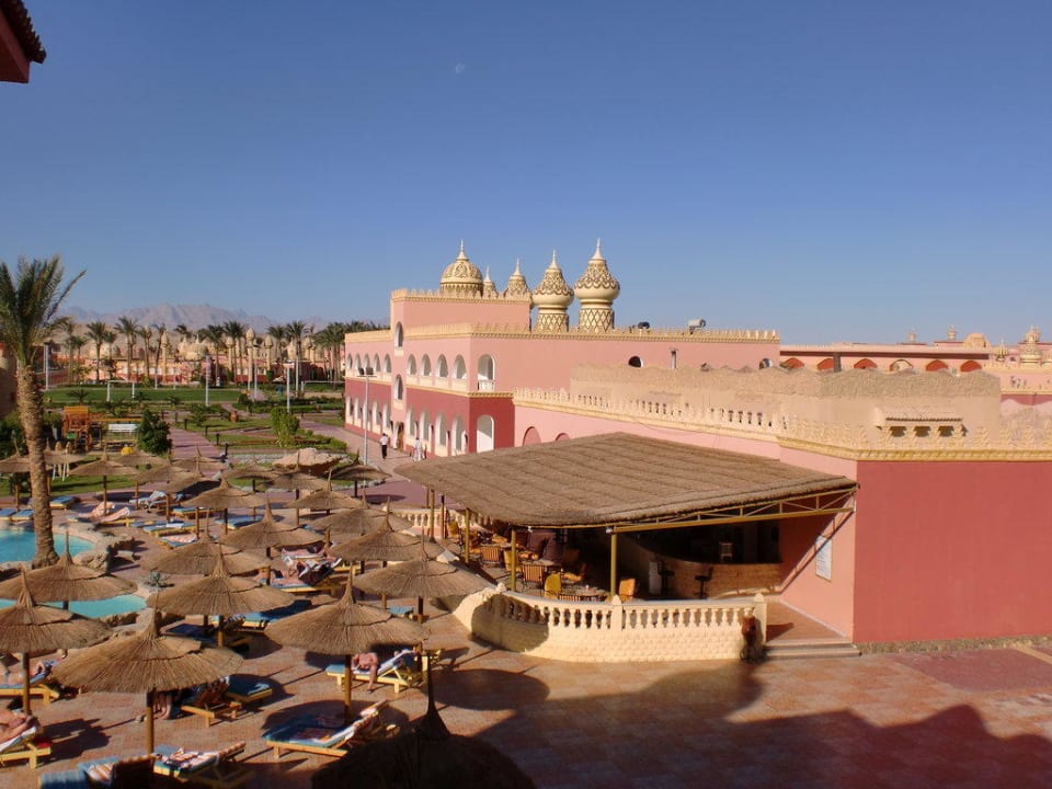 Blick auf den beheizten Pool Pickalbatros Alf Leila Wa Leila Resort - Neverland Hurghada