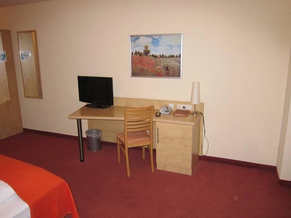 Schreibtisch mit TV Landhotel Endhart
