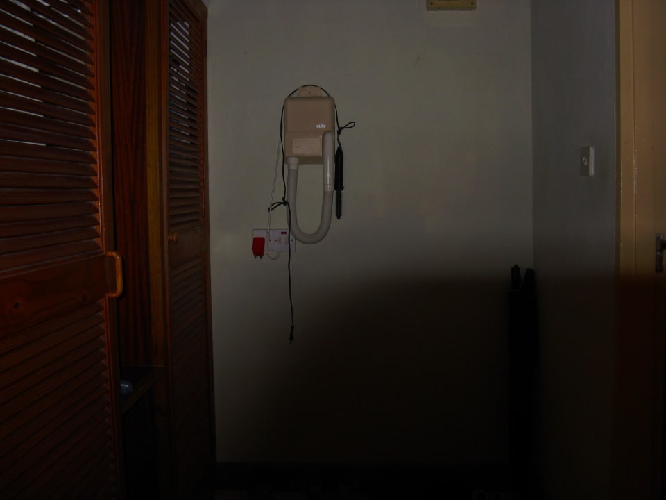 Fönen und rasieren ohne Licht Hotel Patatran Village