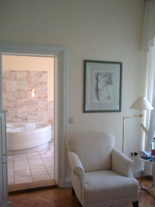 Blick vom DZ ins Bad Schlosshotel Bad Neustadt