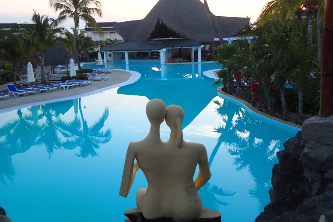 Pool mit Poolbar Hotel Cayo Largo del Sol