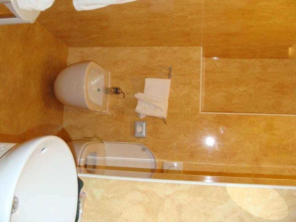Il bagno della camera Color Hotel