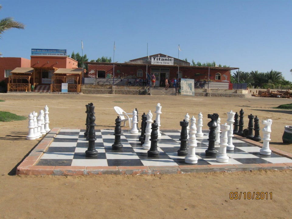 Большие шахматы Hotel Titanic Palace