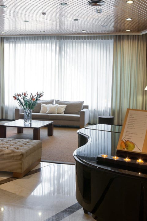 Lobby NH Barcelona Sant Just