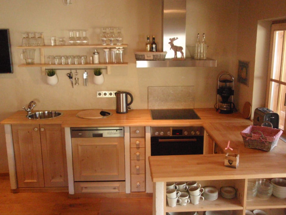 Küche im Landhausstil im Apartment 8 Alpenchalet Reit im Winkl
