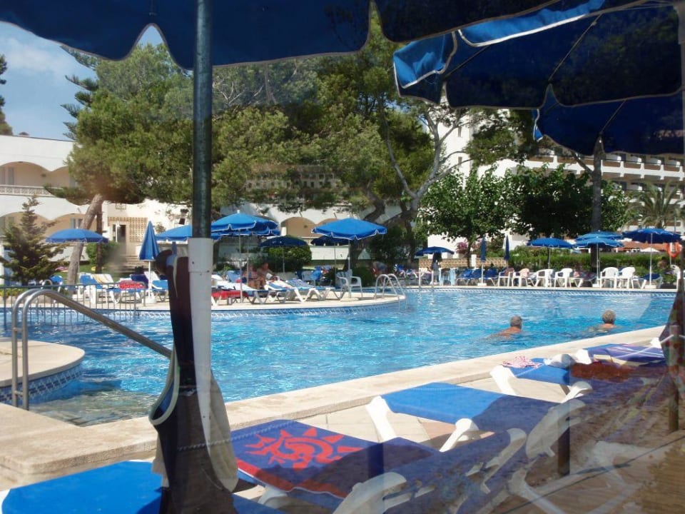 Hotel Pool Universal Hotel Laguna