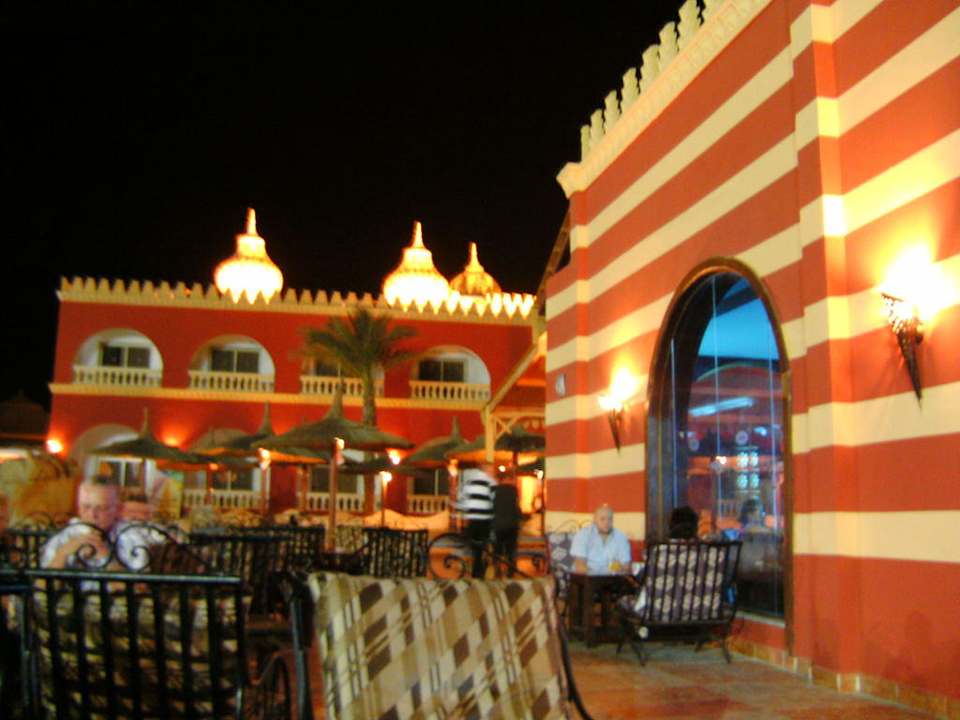 Blick von der Nacht-Poolbar Pickalbatros Alf Leila Wa Leila Resort - Neverland Hurghada