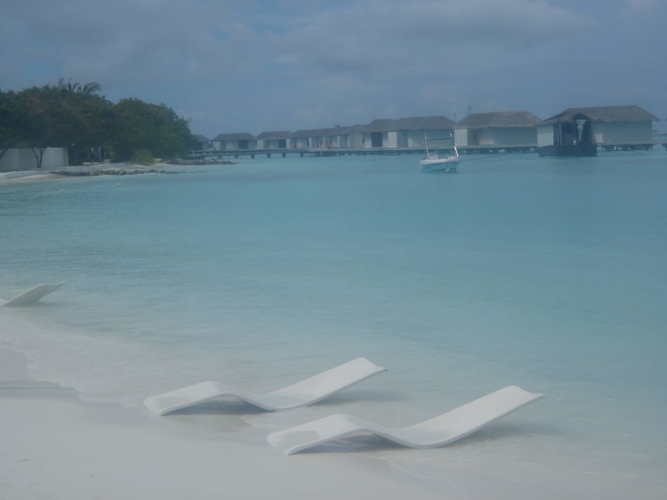 Blick auf Lagune & Overwatersuiten Cinnamon Dhonveli Maldives