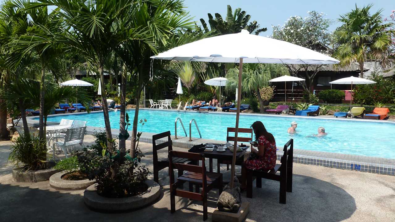 Einer von 2 Pools Hotel The Cottage