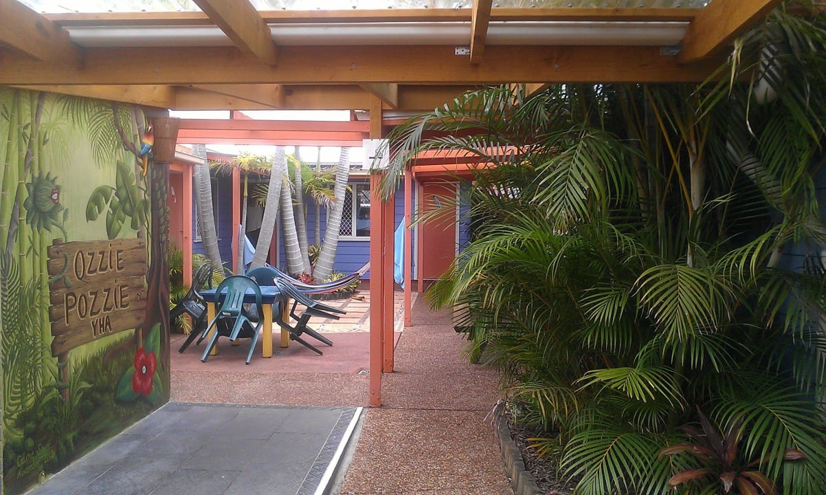 Bunter Innenhof Hostel Ozzie Pozzie Backpackers