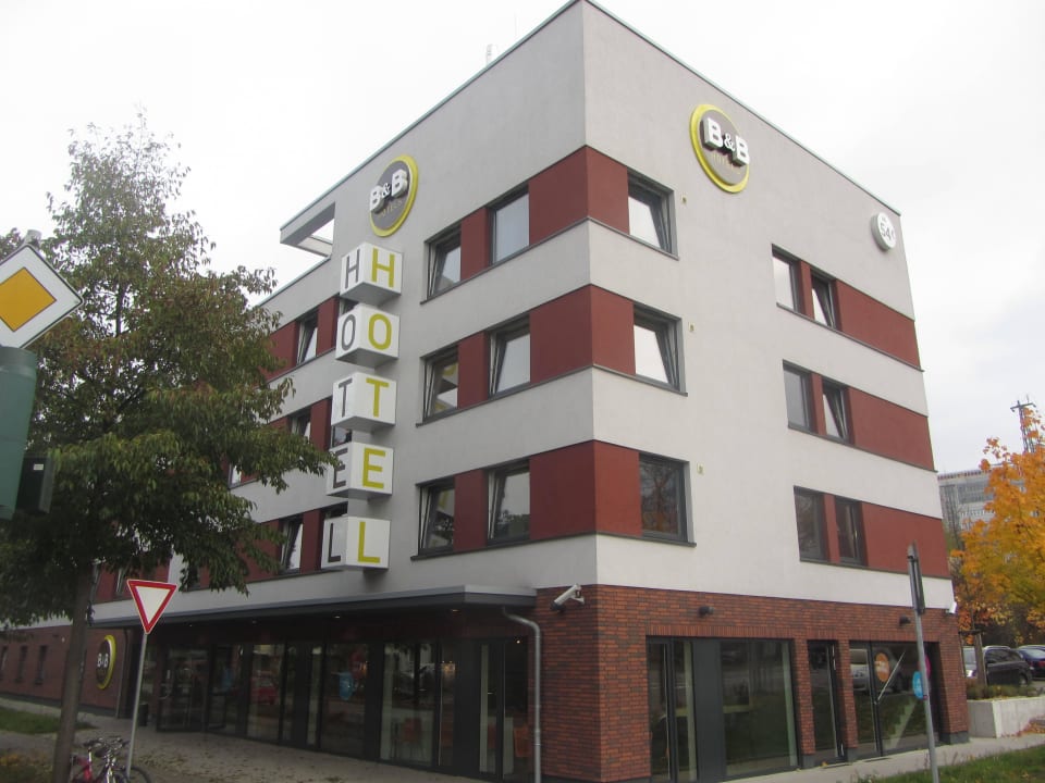Außenansicht B&B Hotel Kaiserslautern