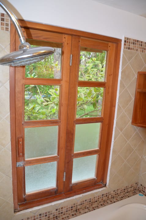 Dusche leider mit etwas unpraktischem Fenster Hotel Tropico Latino