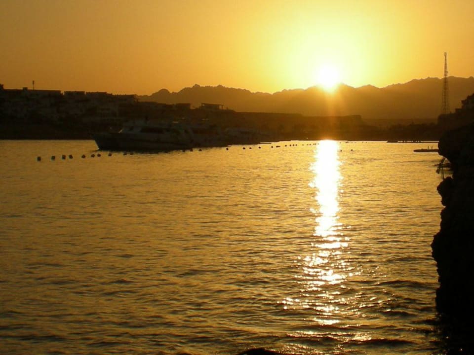 Zachód slońca na plaży hotelowej Grand Oasis Resort