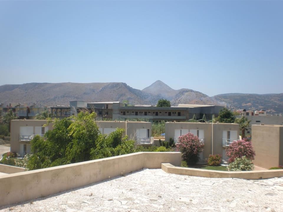 Widok po wyjściu z pokoju Santa Marina Beach