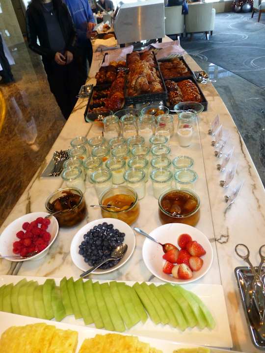 Büffet im Ritz-Carlton Club  Hotel The Ritz-Carlton Hongkong