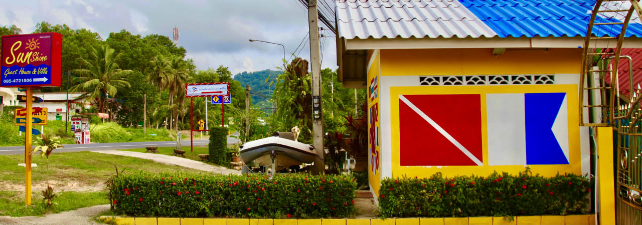 Außenansicht Sunshine Gästehaus und Tauchschule