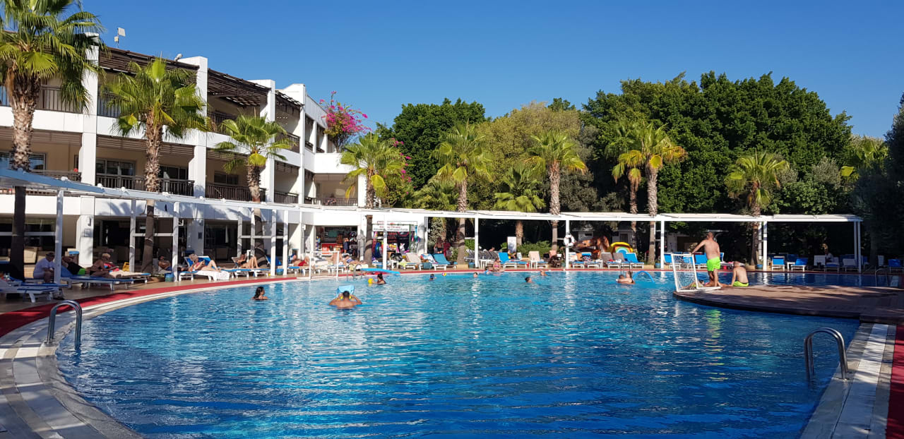 Pool Latanya Park Resort