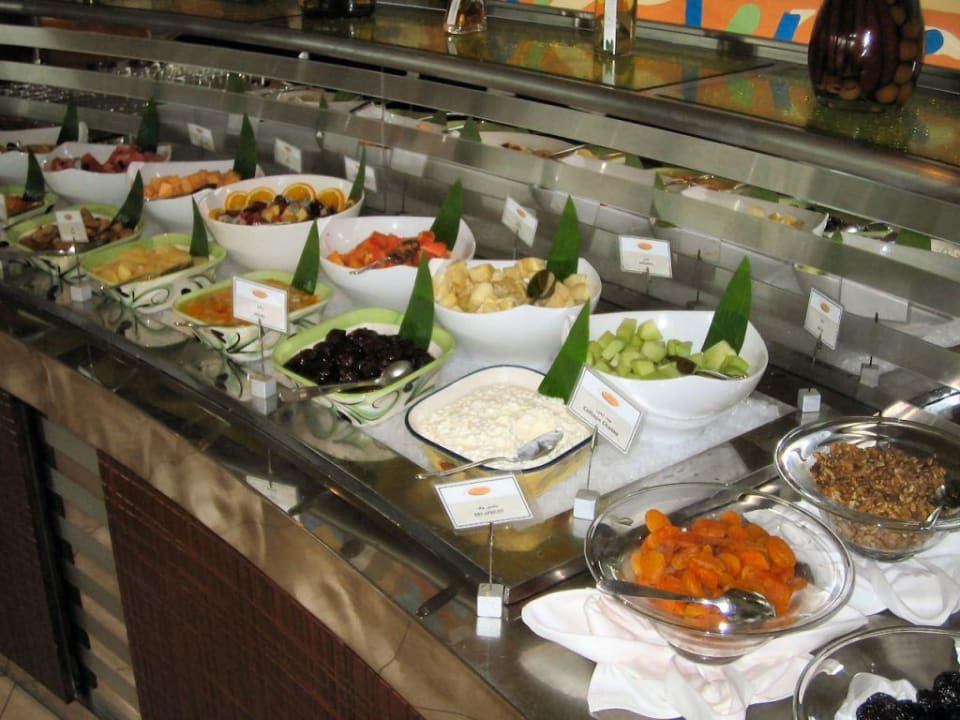 Frühstück Hotel Le Meridien Al Aqah Beach Resort