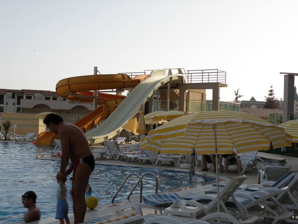 Przy basenie, zjeżdżalnie Miarosa Konaklı Garden