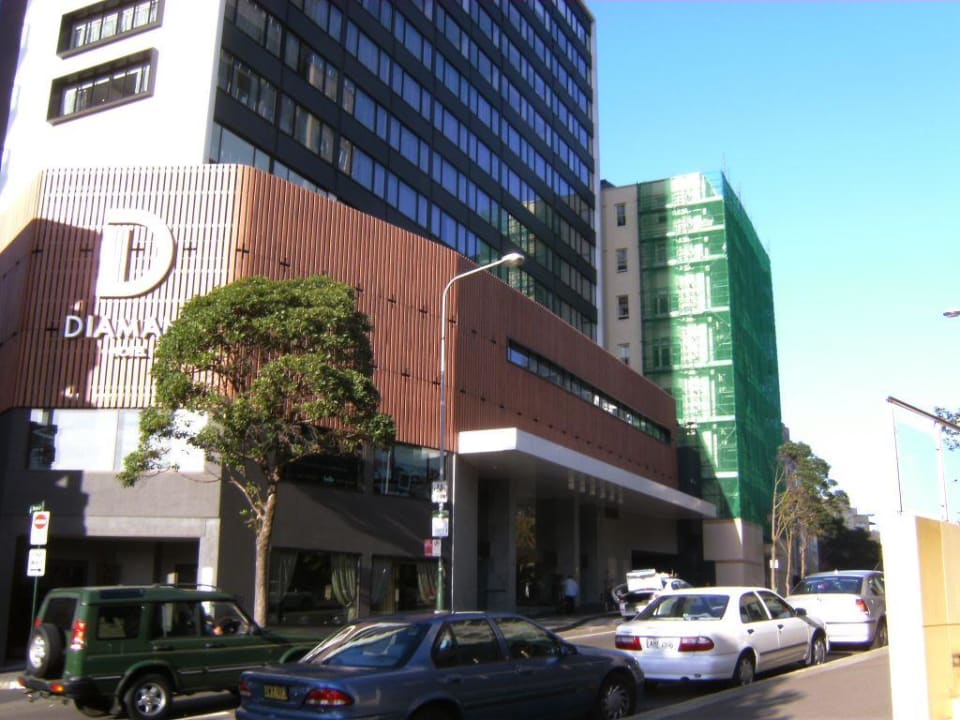 Eingang zum Hotel Larmont Sydney by Lancemore