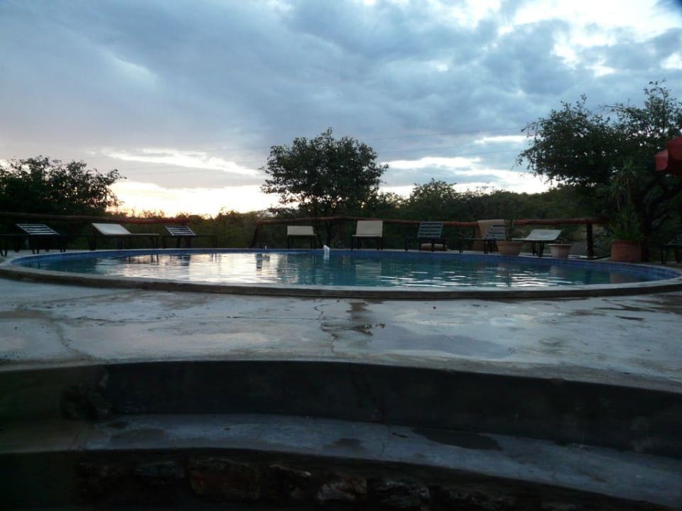 Am Pool Etosha Safari Camp
