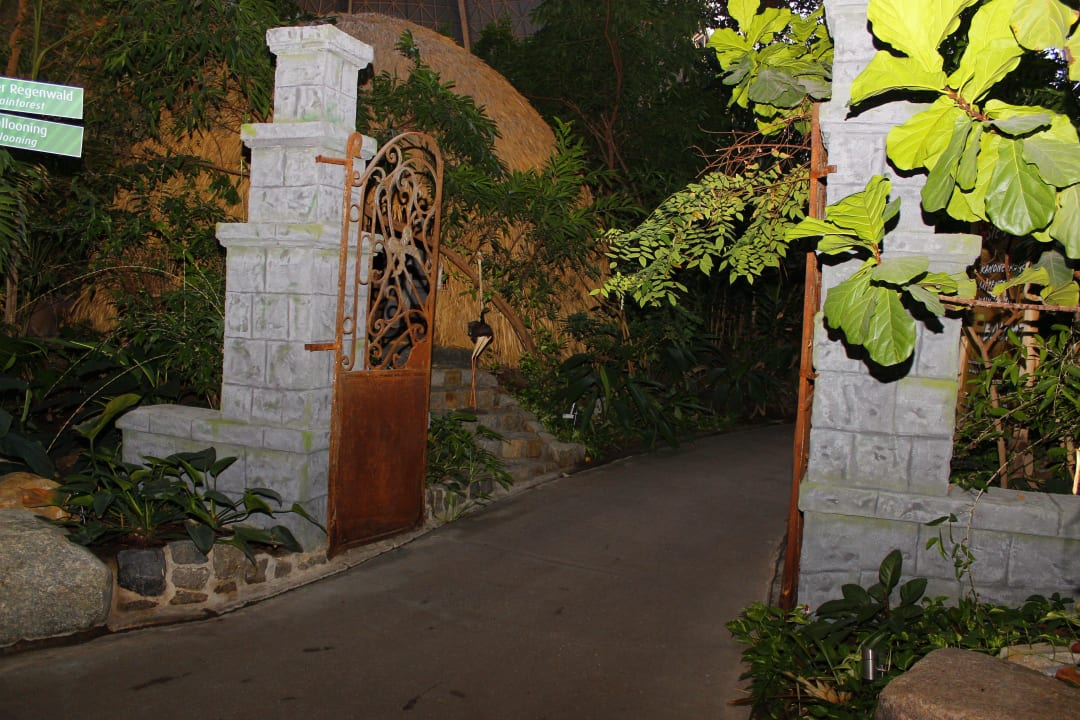 Eingang zum Dchungel Tropical Islands Resort - Zelte