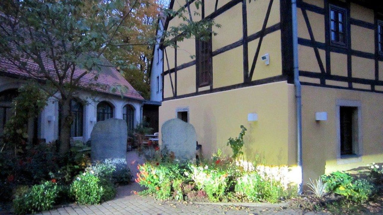 Blick vom Hotelparkplatz Hotel Fährhaus Meißen